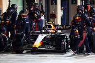 Sergio Perez (MEX) Red Bull Racing RB19 makes a pit stop. Formula 1 World Championship, Rd 23, Abu Dhabi Grand Prix, Yas