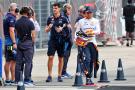 Sergio Perez (MEX) Red Bull Racing returns to the pits after crashing out in qualifying. Formula 1 World Championship, Rd